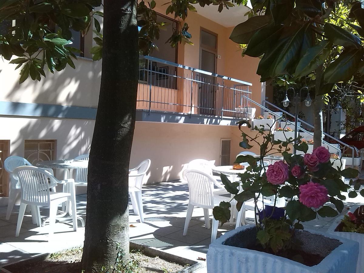 K2 Hotel Cattolica Luaran gambar